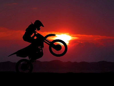 Papier peint moto au coucher du soleil, aperçu du design