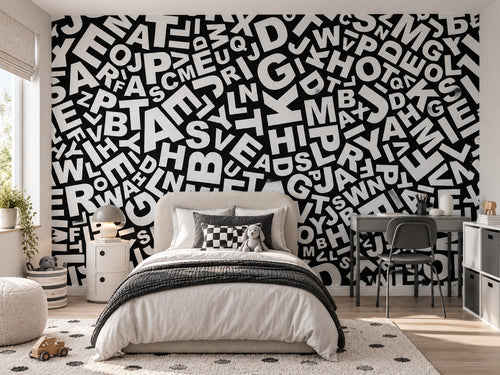 Papier peint alphabet noir et blanc posé dans une chambre d'enfant