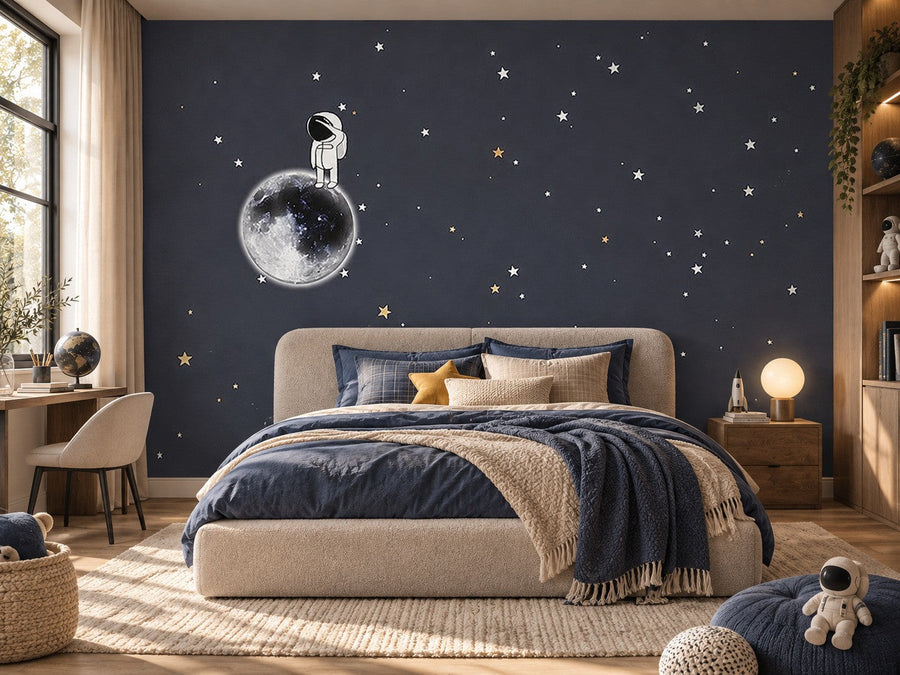 Papier peint astronaute sur la lune posé dans une chambre d'enfant