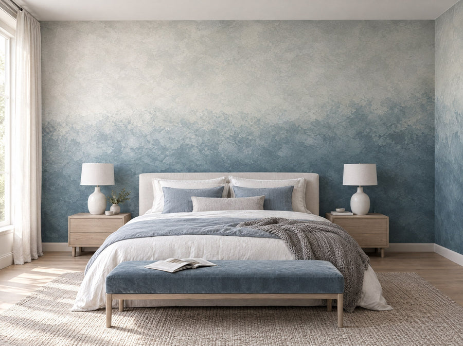Papier peint brume bleu nuit posé dans une chambre
