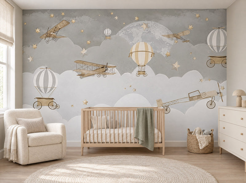 Papier peint montgolfières grises posé dans une chambre de bébé