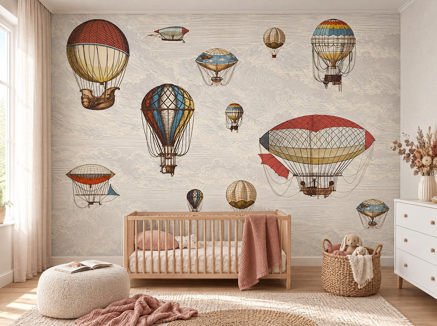 Papier peint montgolfières vintage posé dans une chambre de bébé