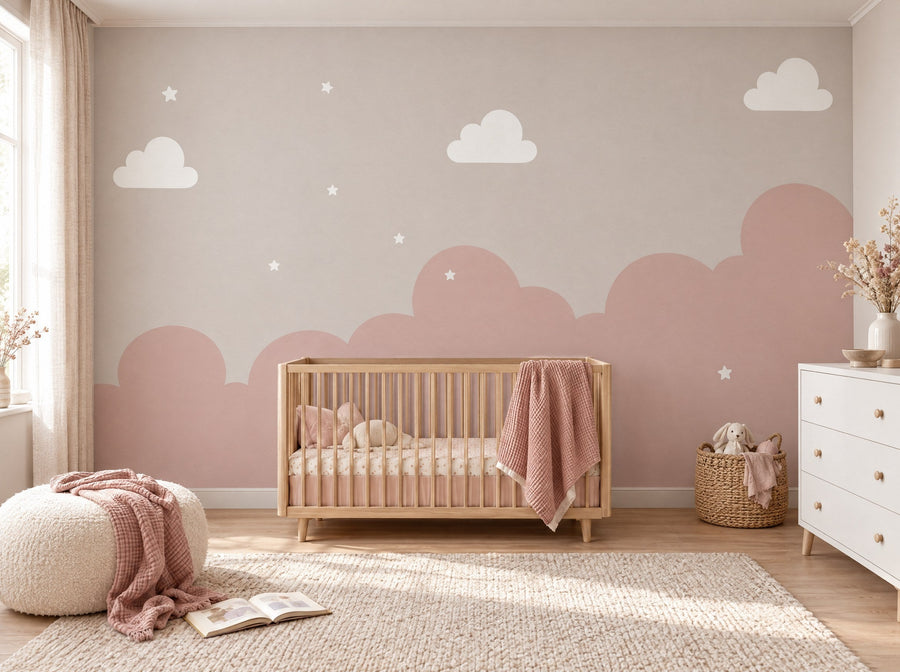 Papier peint nuages dragée posé dans une chambre de bébé