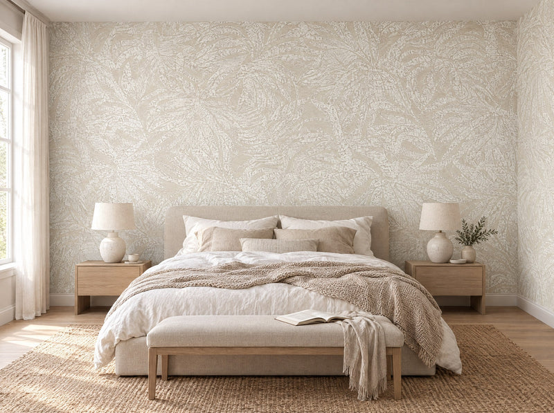 Papier peint palmes ton sur ton posé dans une chambre