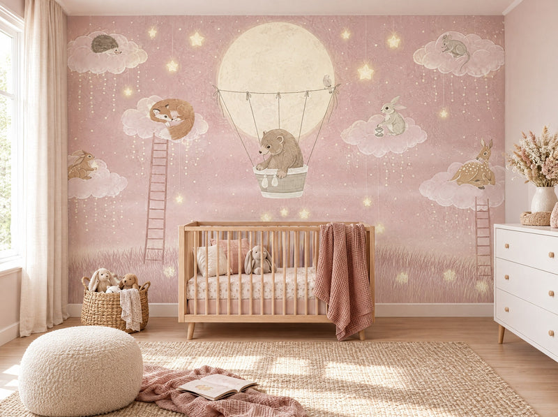 Papier peint rêverie rose posé dans une chambre de bébé