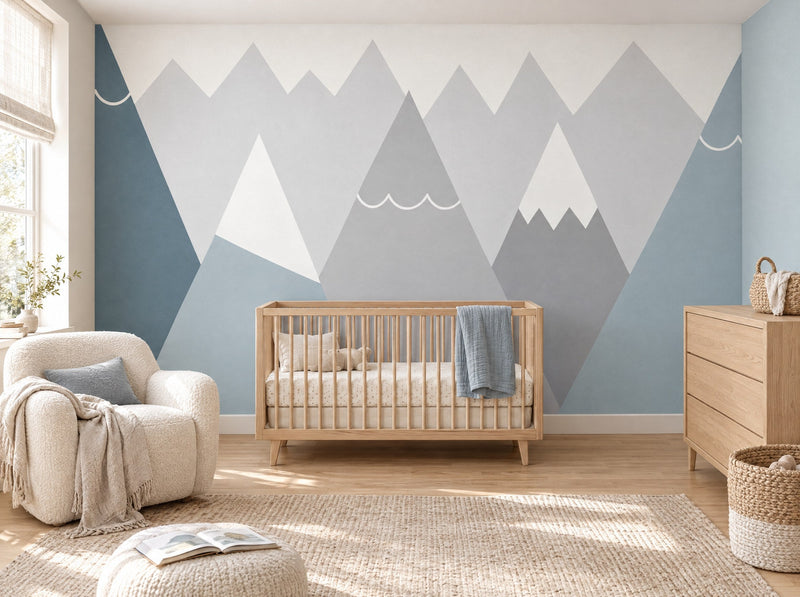 Papier peint sommets bleu gris posé dans une chambre de bébé